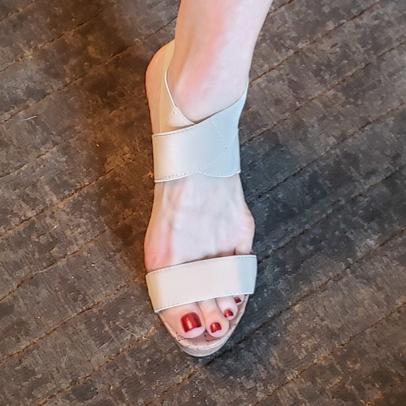 NWT Stretchy Crossover Wedge Sandals - Picture 3 of 5